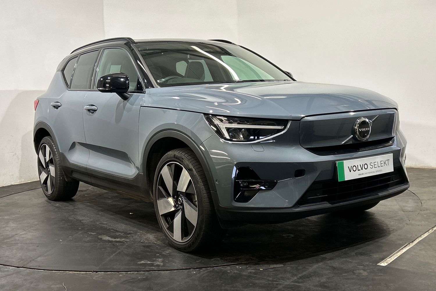 Main listing image - Volvo XC40 Recharge