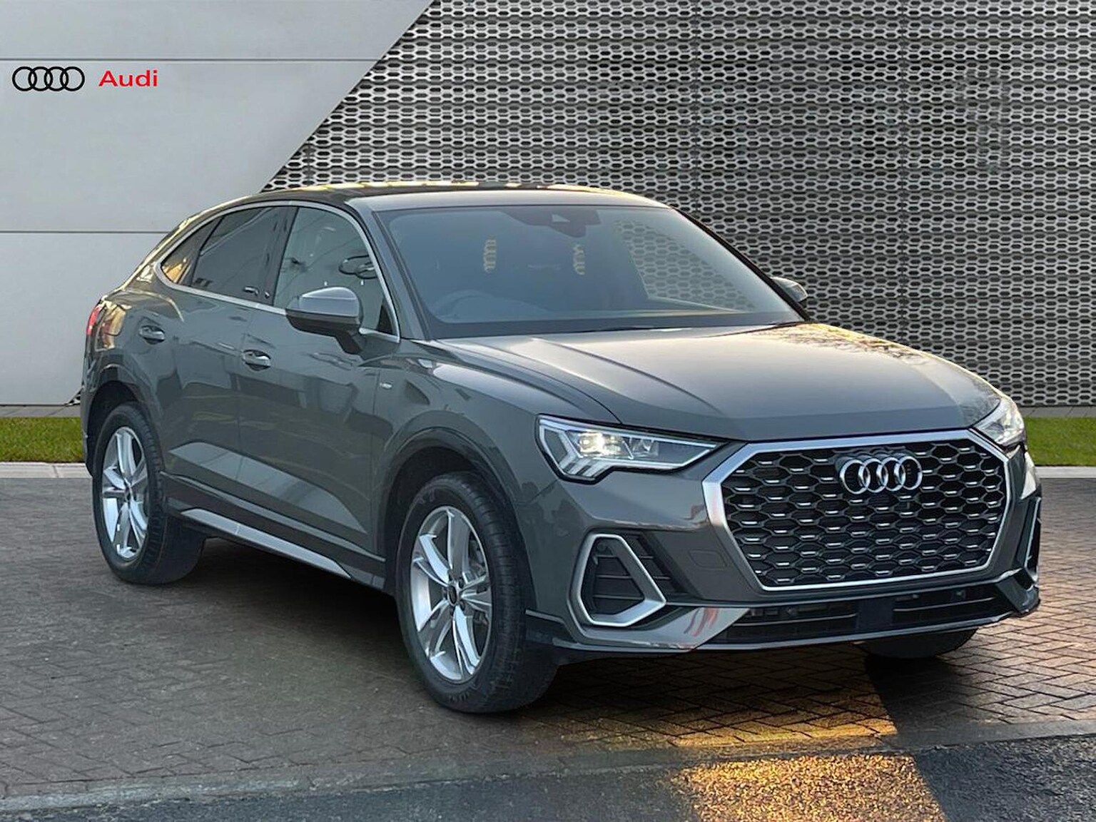 Main listing image - Audi Q3
