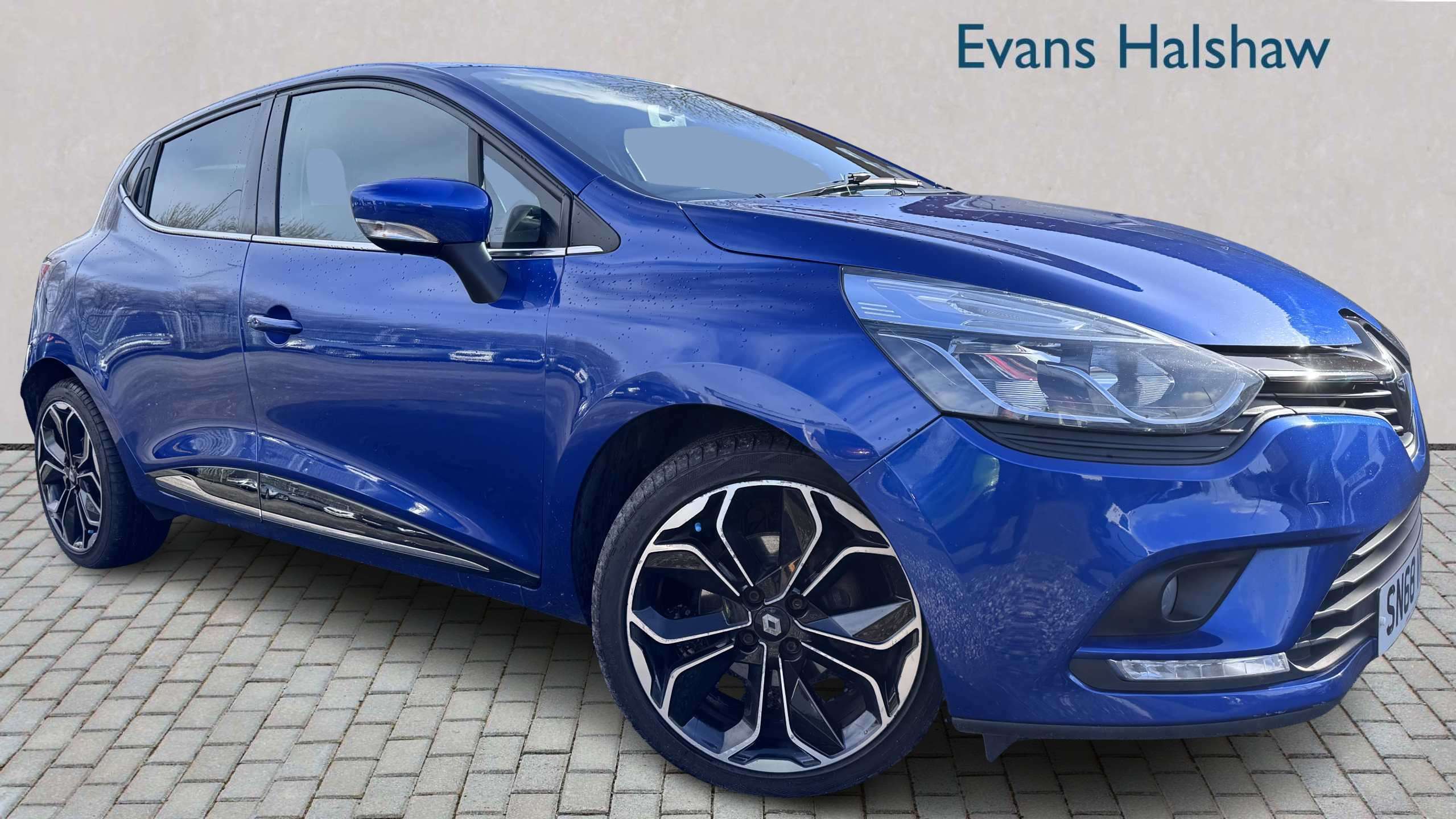 Main listing image - Renault Clio