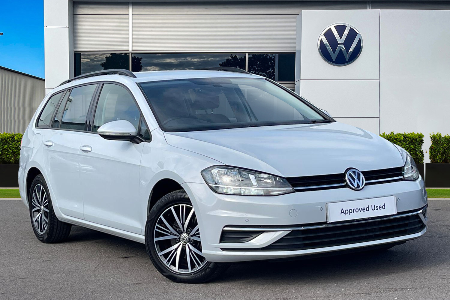 Main listing image - Volkswagen Golf Estate