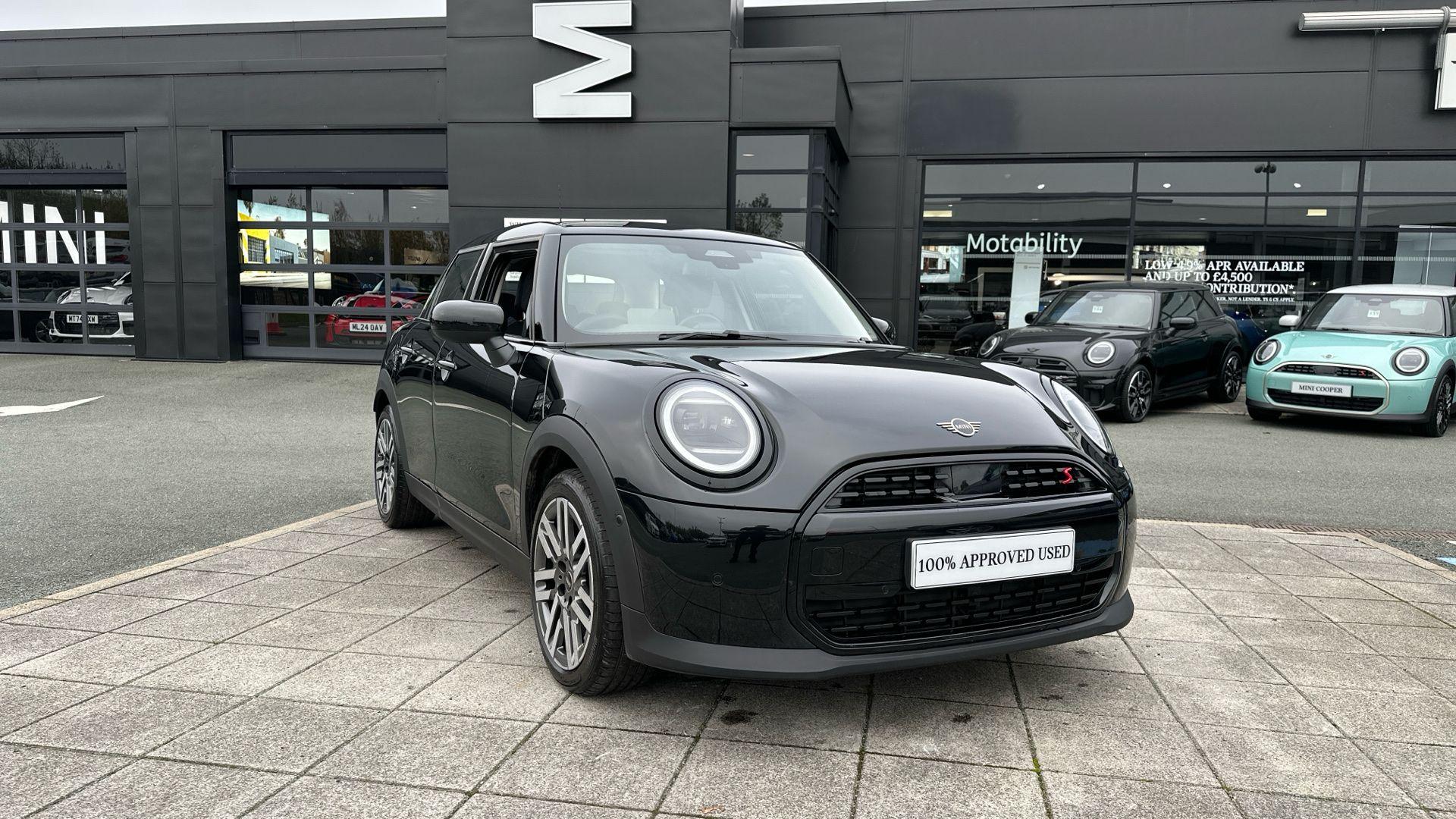 Main listing image - MINI Hatchback 5dr