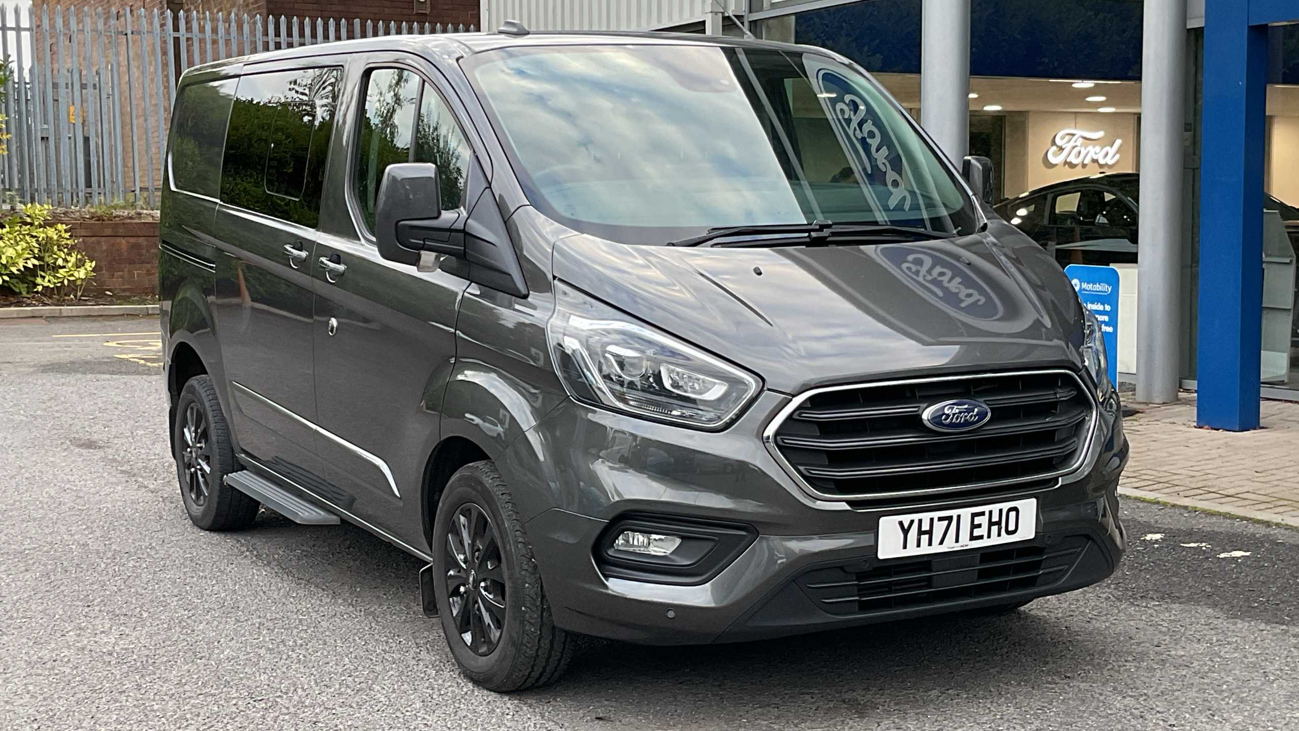 Main listing image - Ford Transit Custom