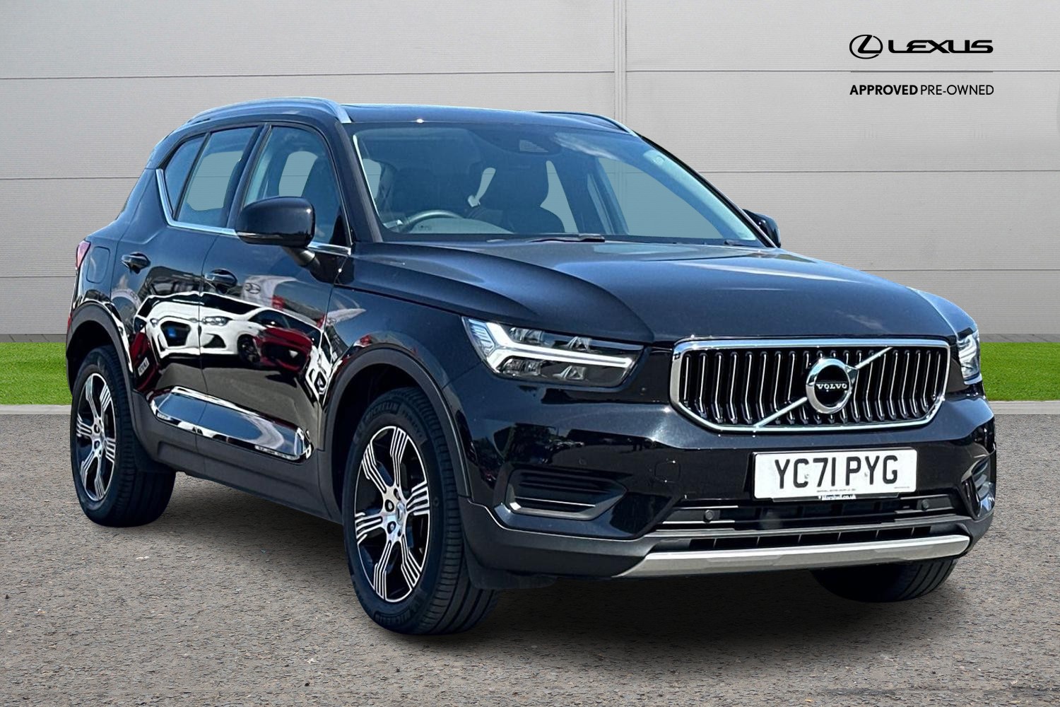 Main listing image - Volvo XC40