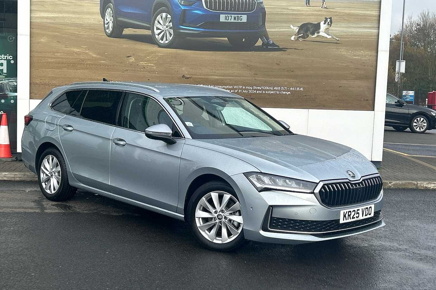 Main listing image - Skoda Superb Estate
