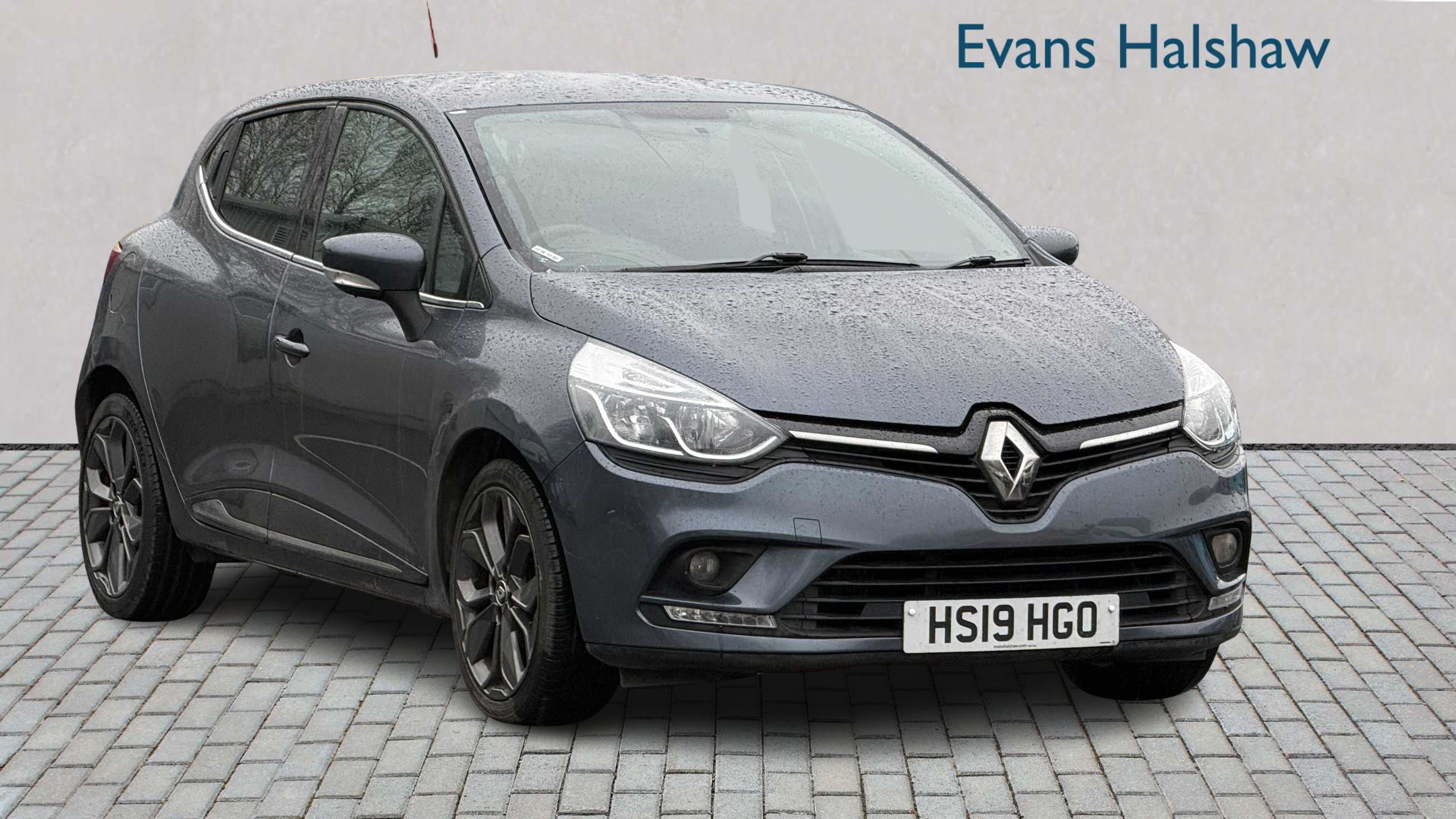 Main listing image - Renault Clio
