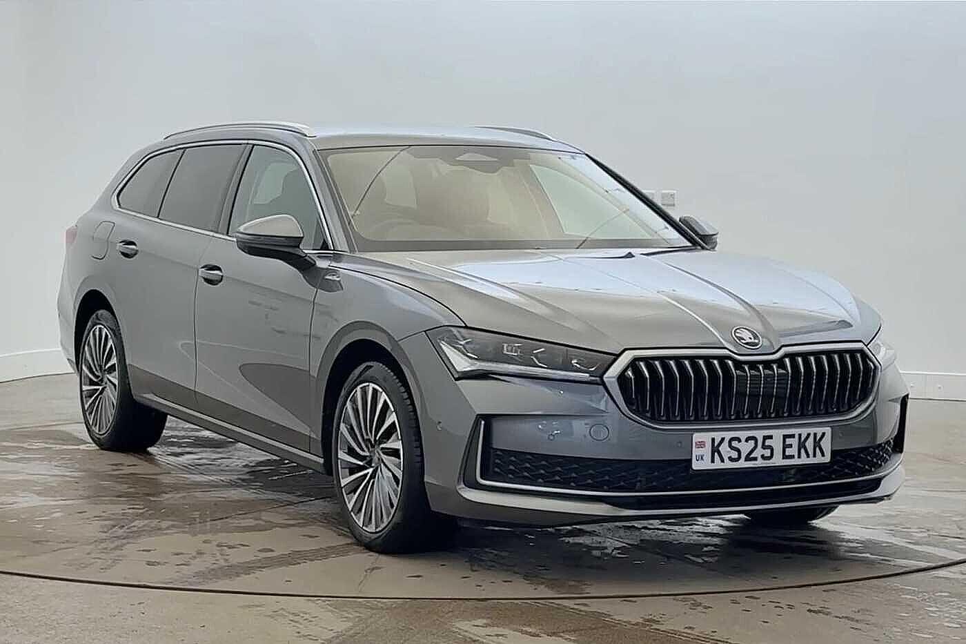 Main listing image - Skoda Superb Estate