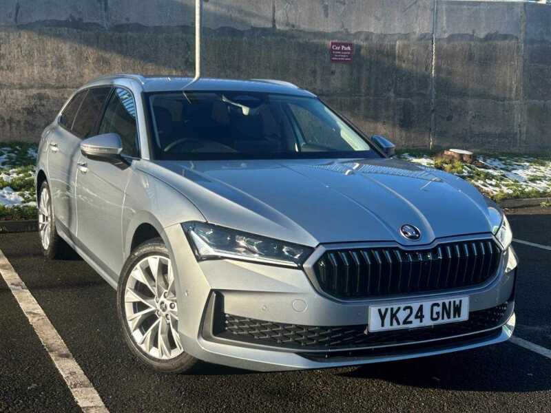 Main listing image - Skoda Superb Estate