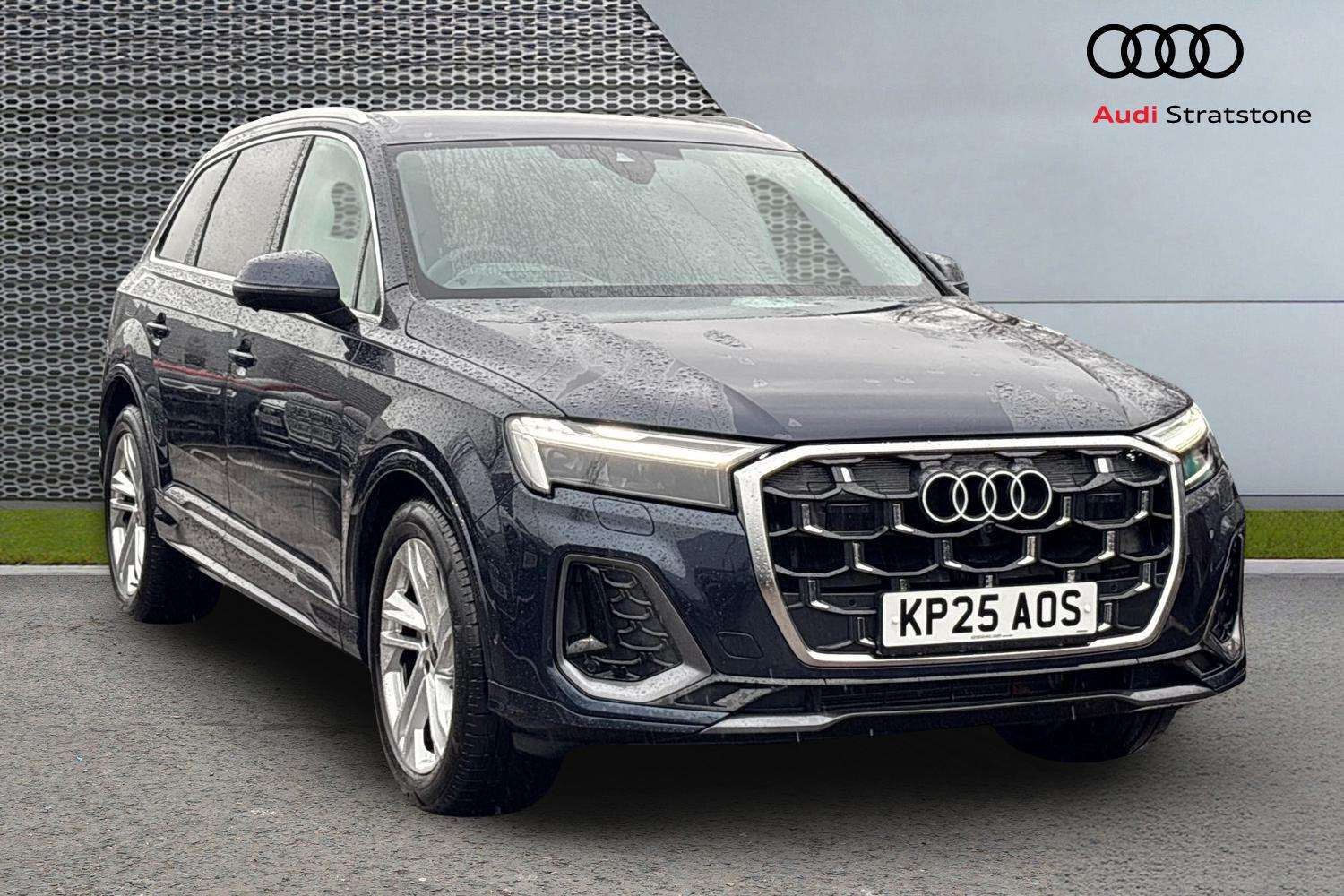 Main listing image - Audi Q7