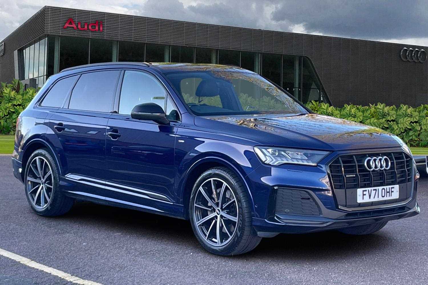 Main listing image - Audi Q7