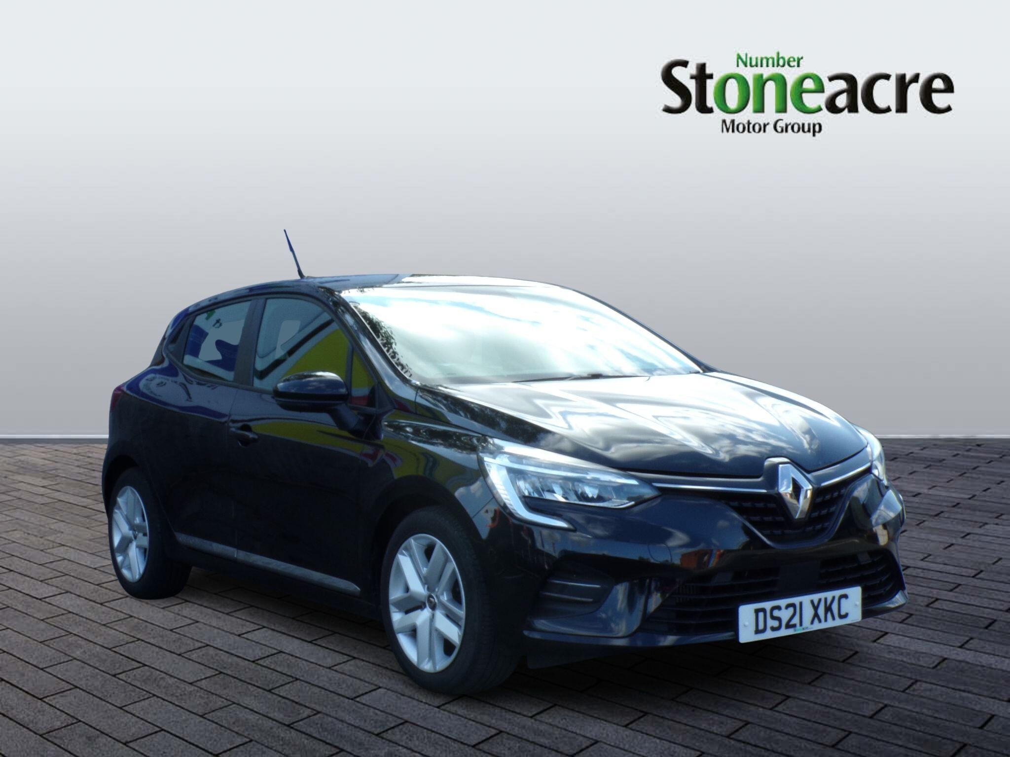 Main listing image - Renault Clio