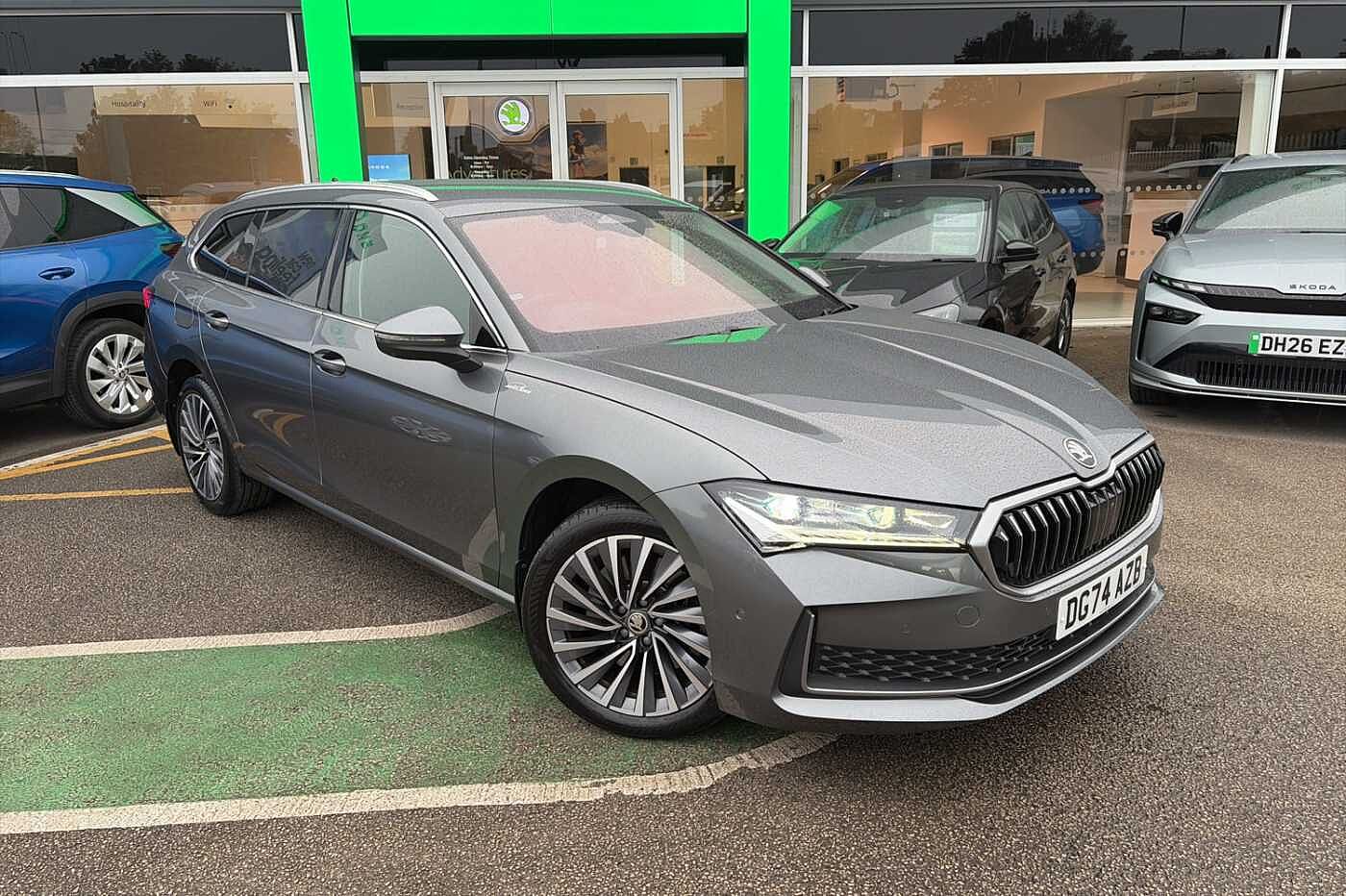 Main listing image - Skoda Superb