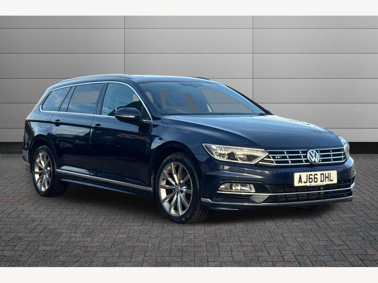 Main listing image - Volkswagen Passat