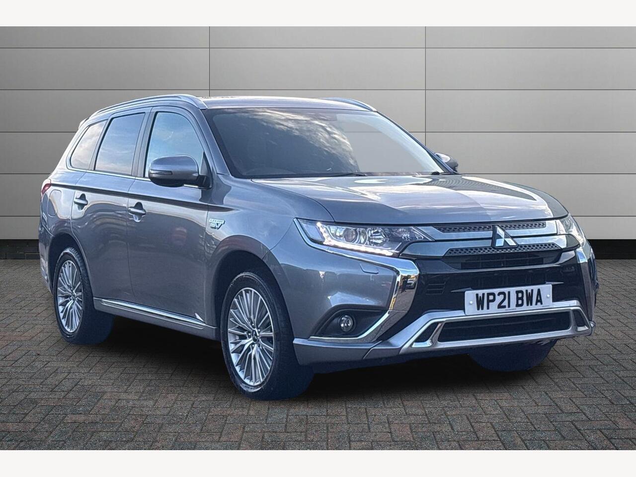 Main listing image - Mitsubishi Outlander
