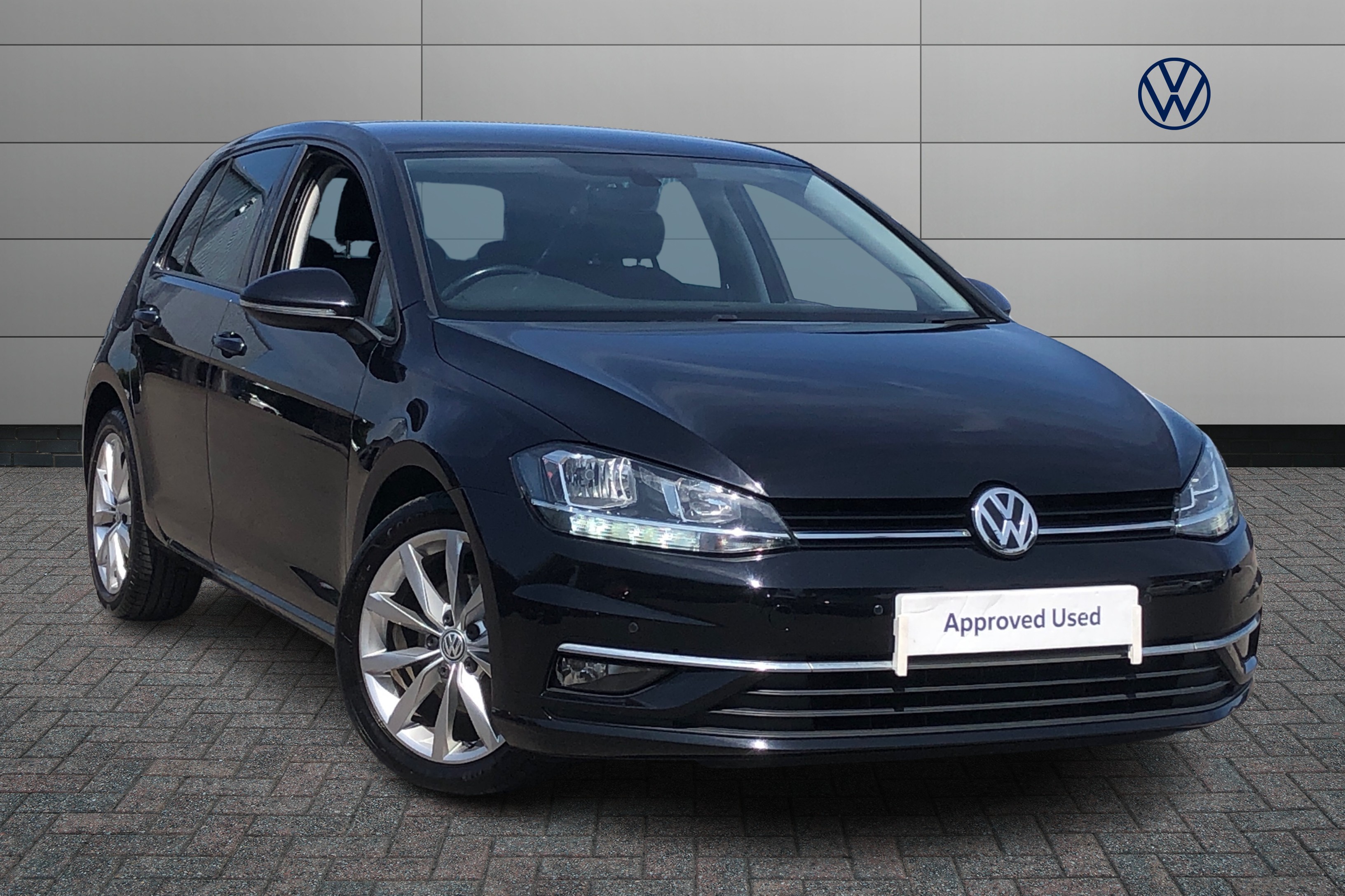 Main listing image - Volkswagen Golf
