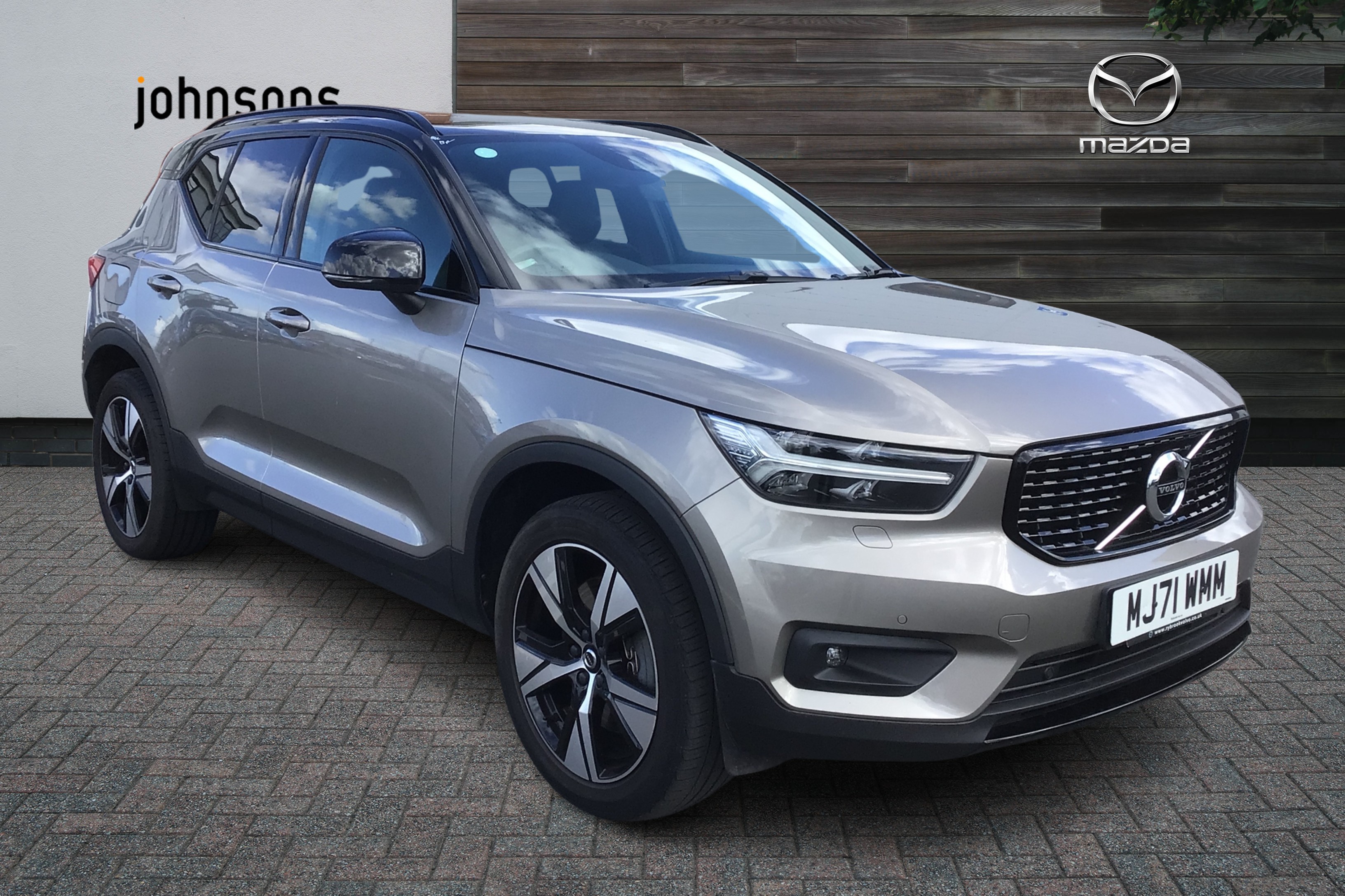 Main listing image - Volvo XC40 Recharge