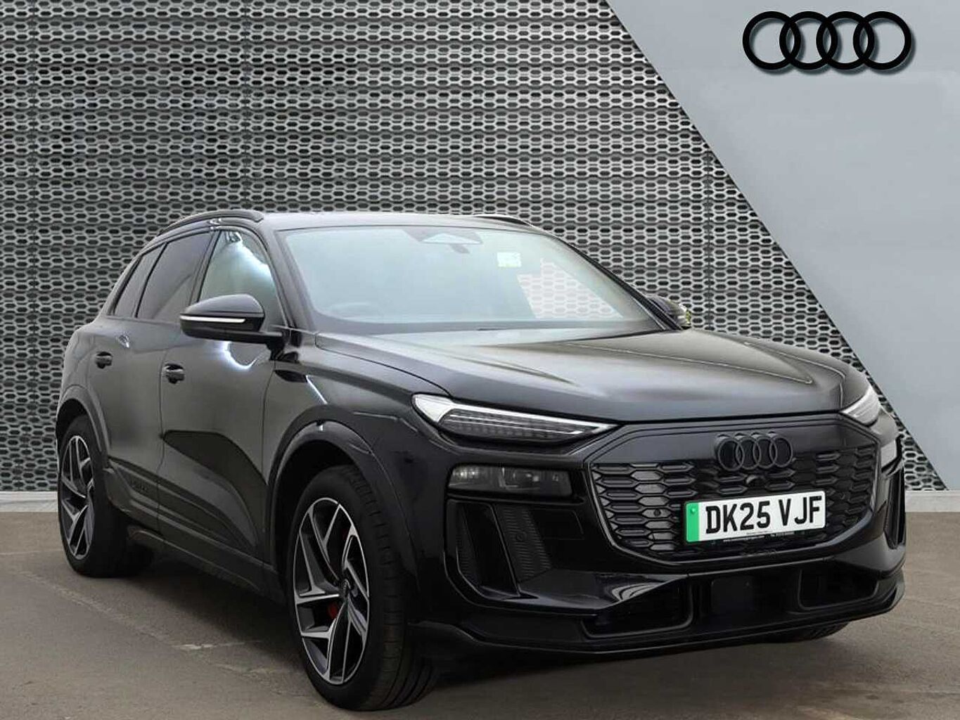 Main listing image - Audi Q6