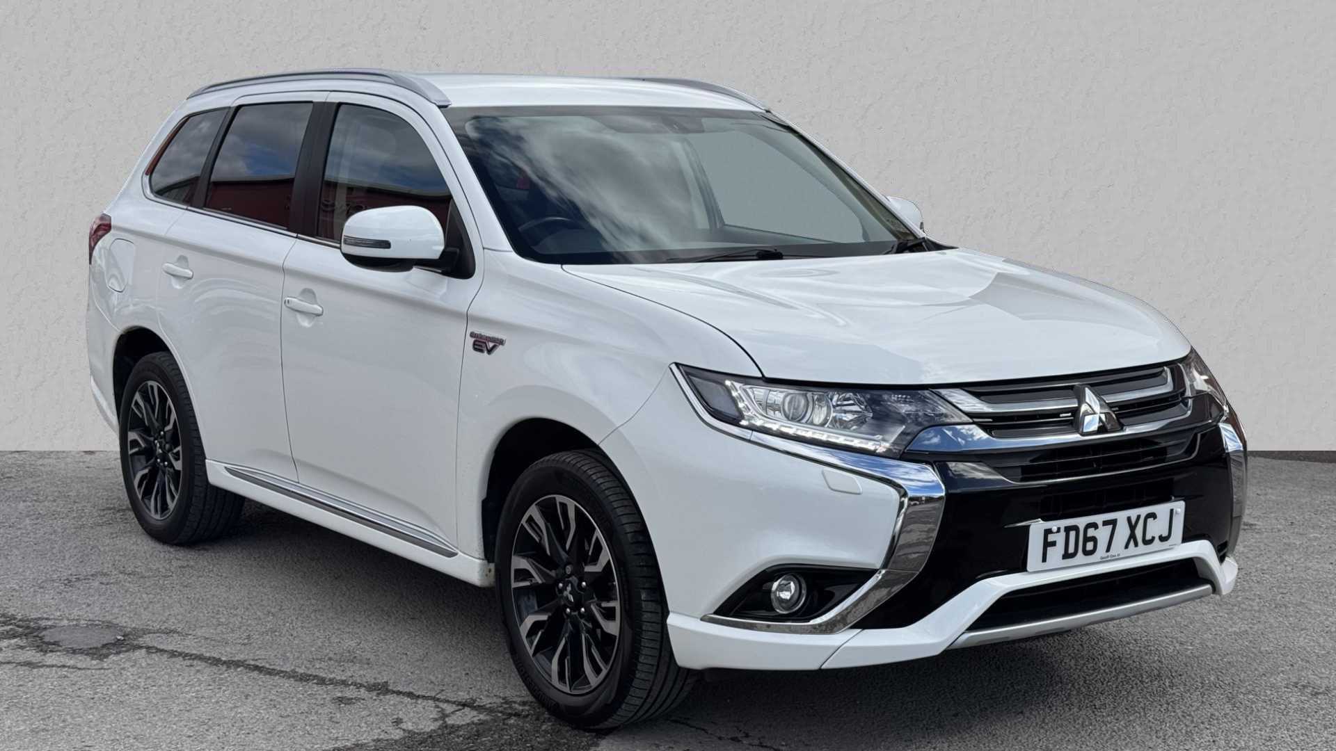 Main listing image - Mitsubishi Outlander