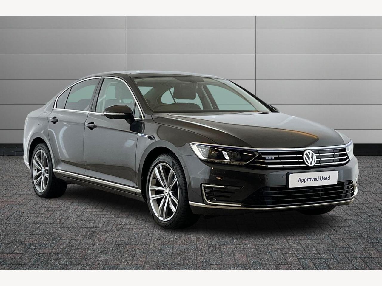 Main listing image - Volkswagen Passat GTE