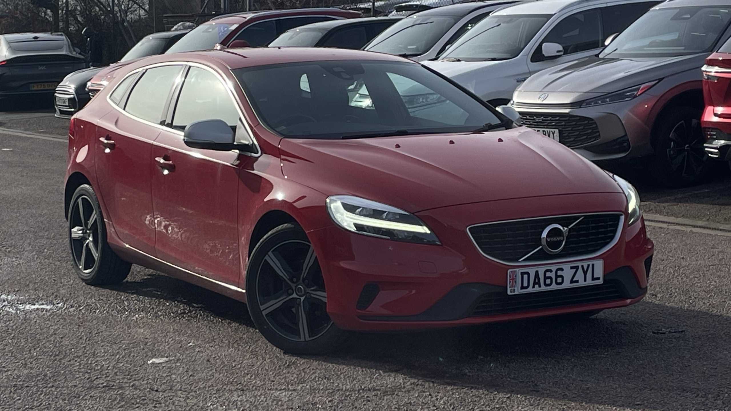 Main listing image - Volvo V40