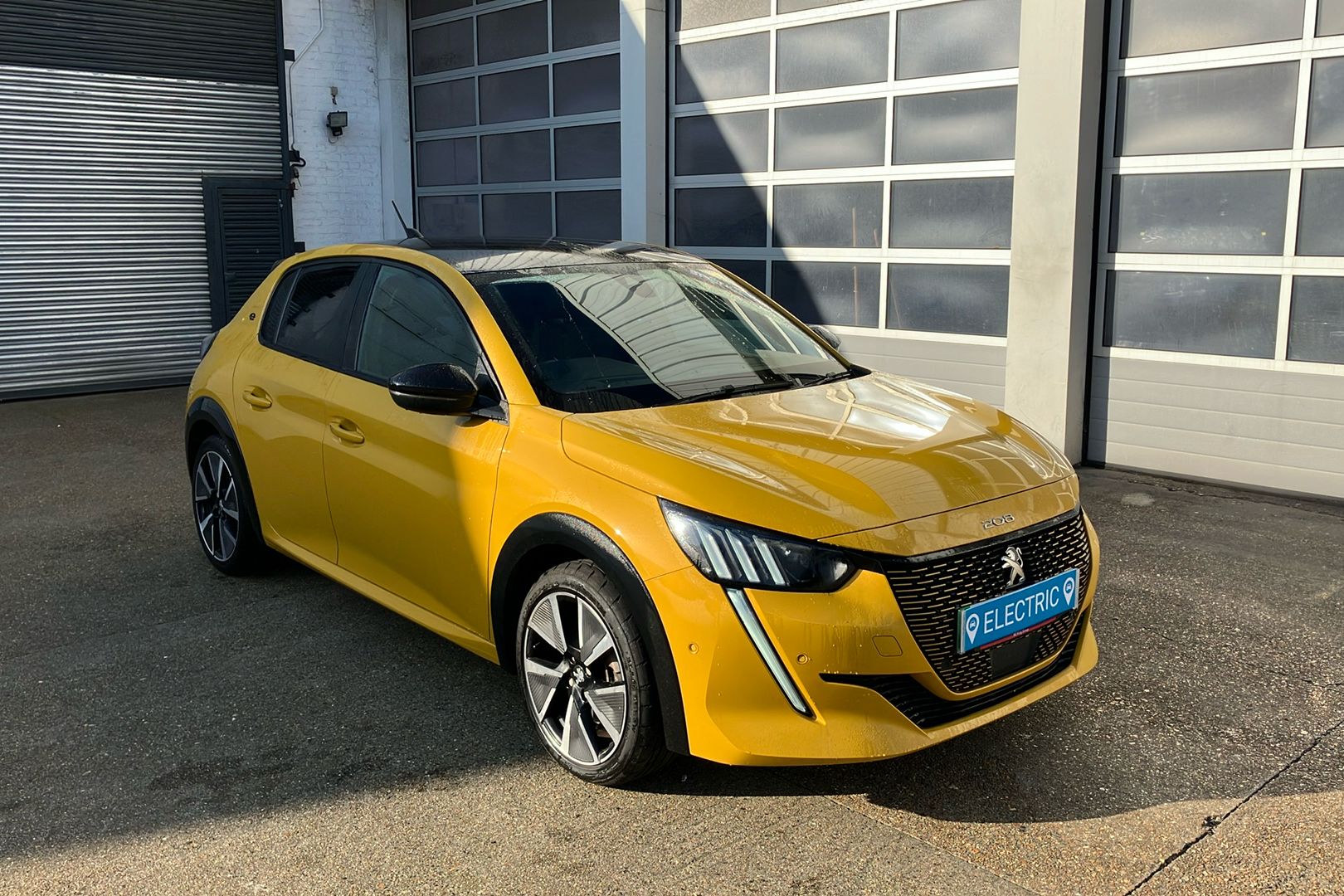 Main listing image - Peugeot e-208