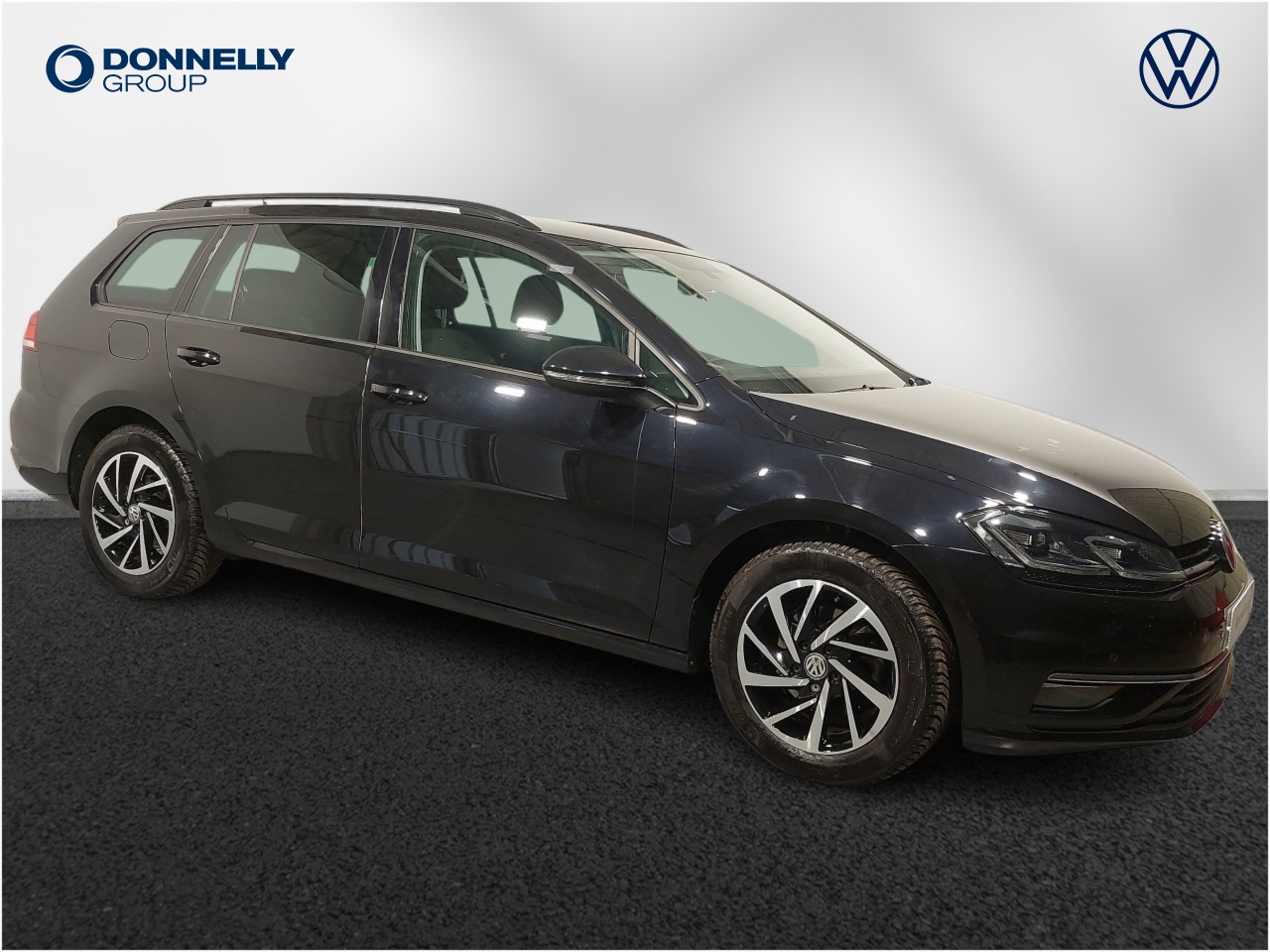 Main listing image - Volkswagen Golf Estate