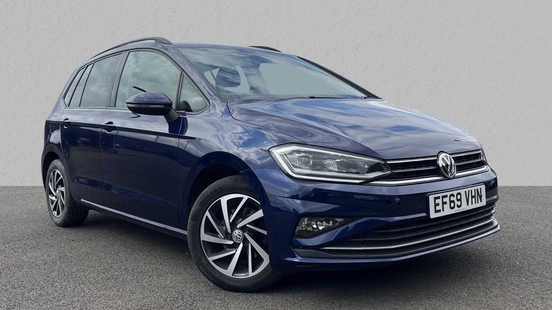 Main listing image - Volkswagen Golf SV