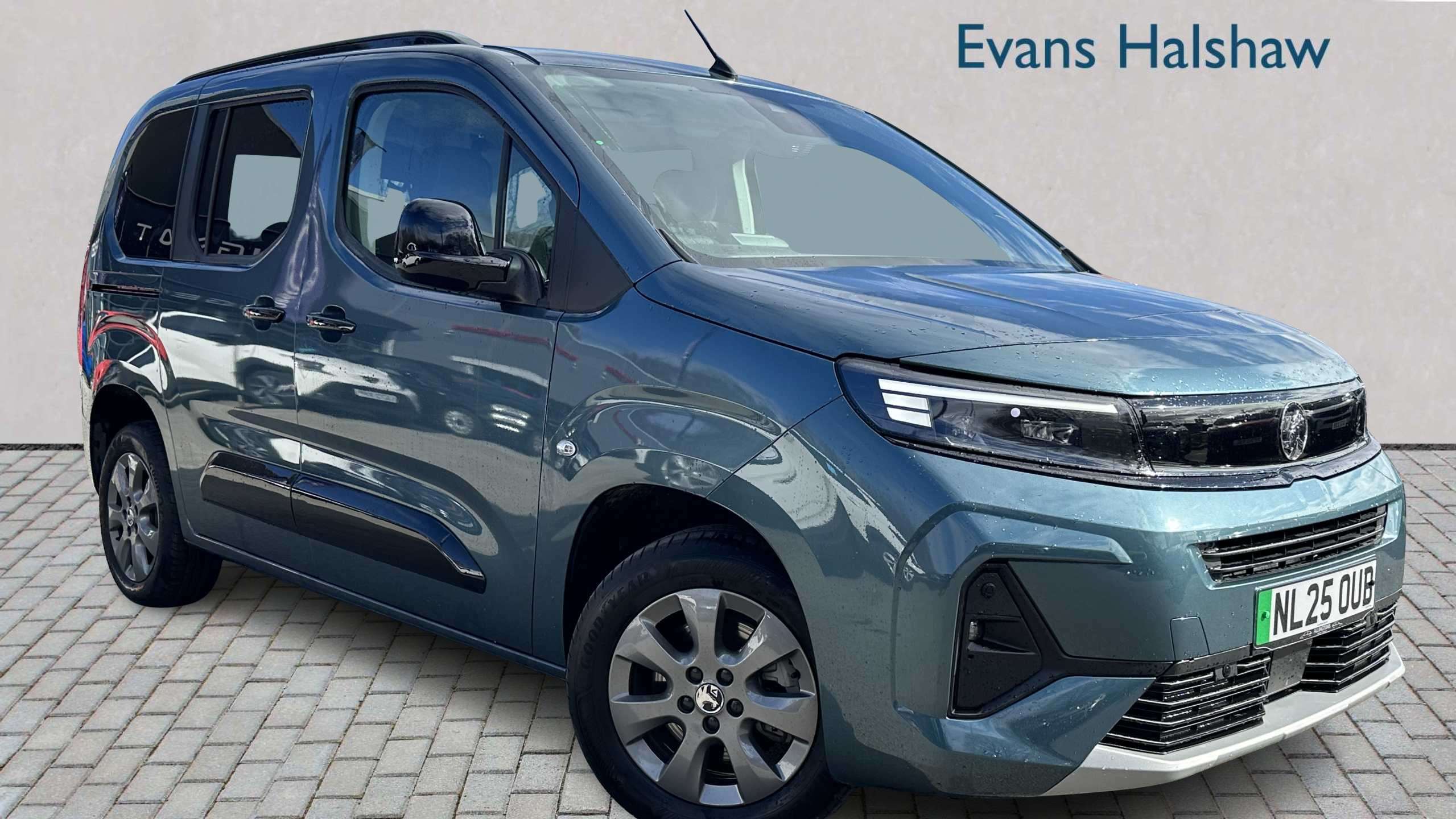 Main listing image - Vauxhall Combo Life-e