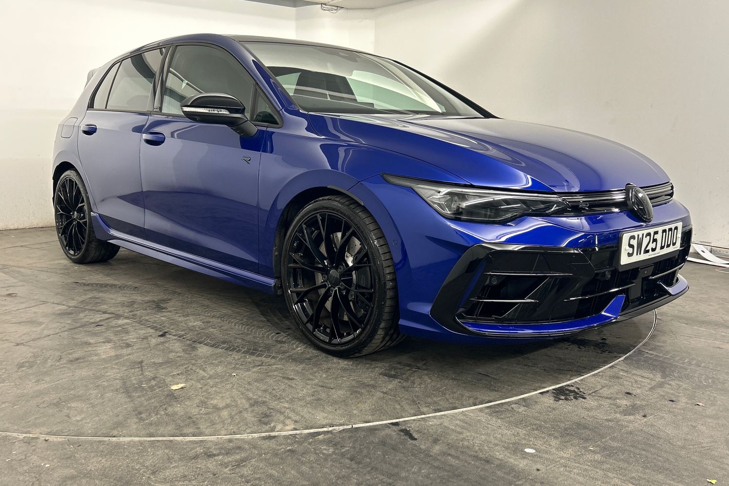 Main listing image - Volkswagen Golf R