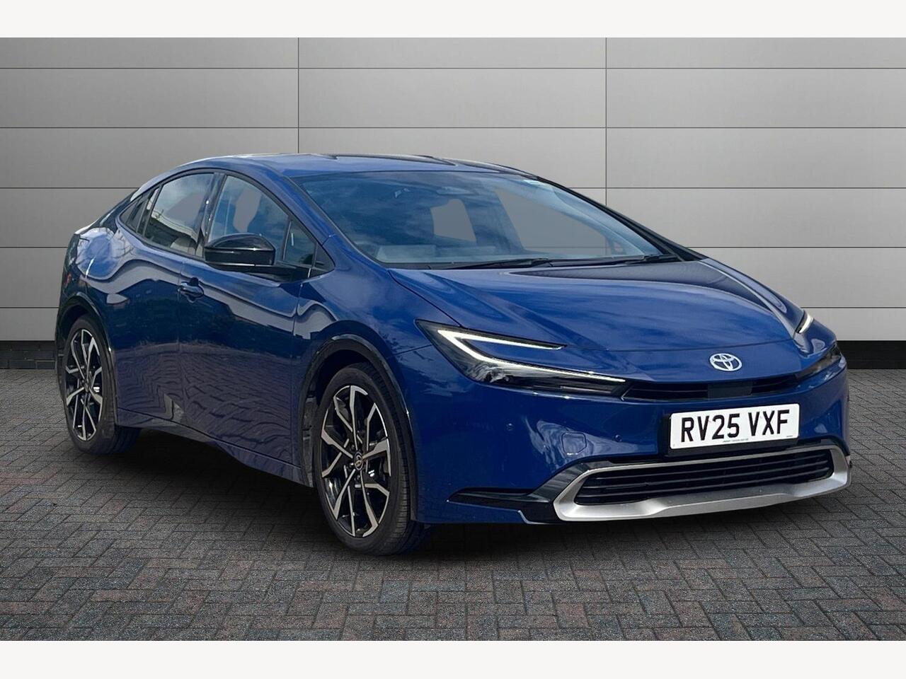 Main listing image - Toyota Prius Plug-In