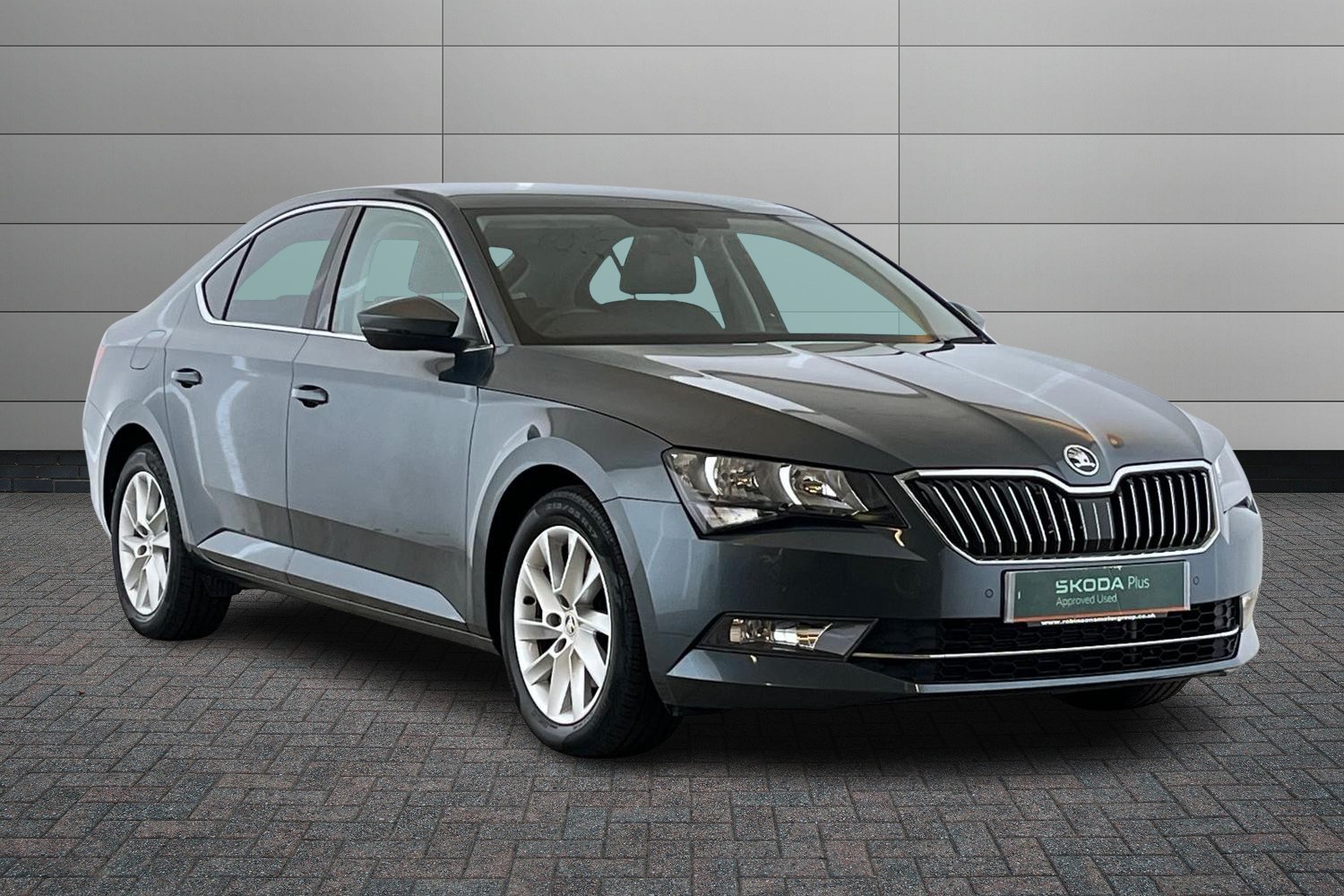 Main listing image - Skoda Superb