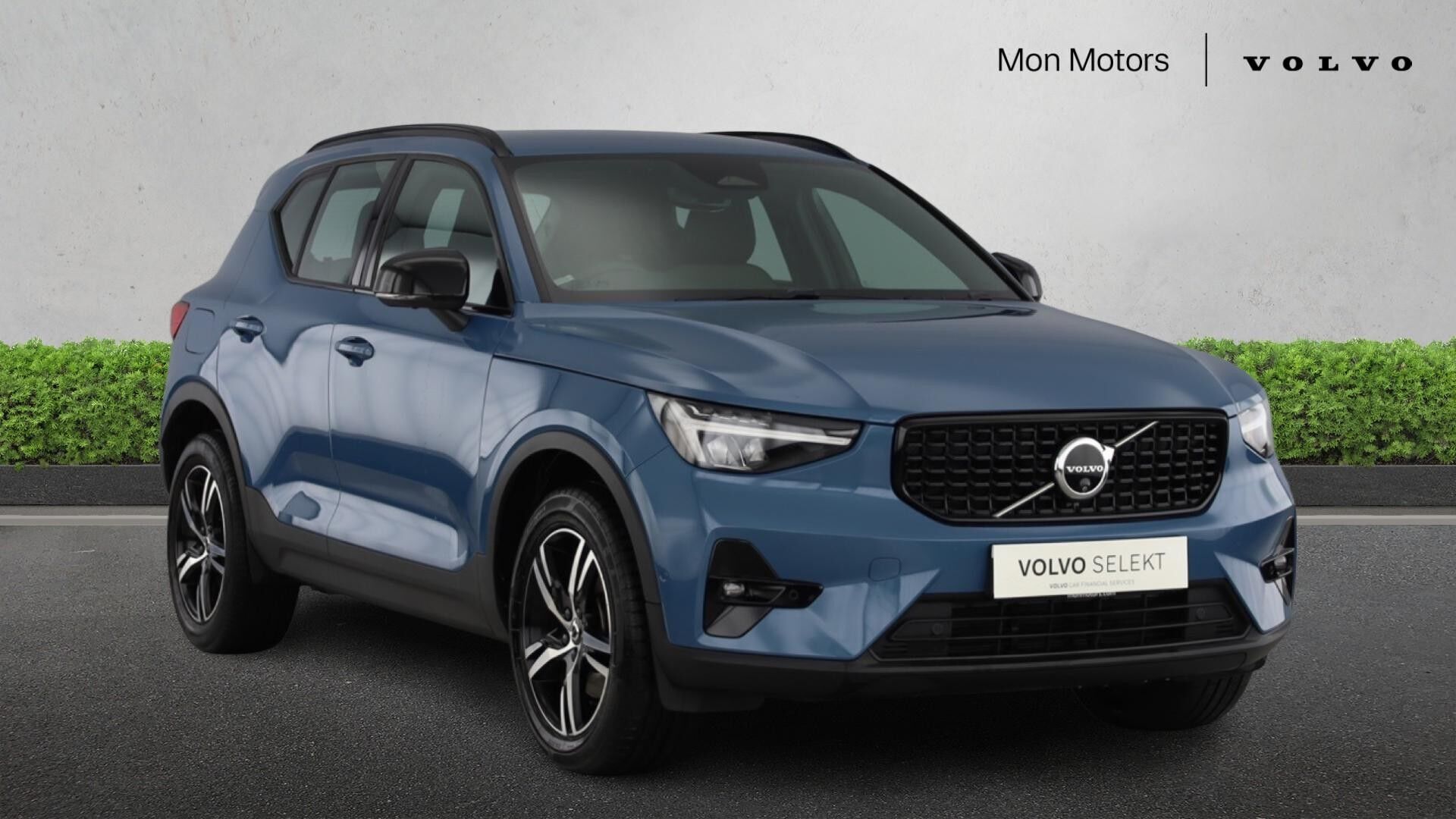 Main listing image - Volvo XC40