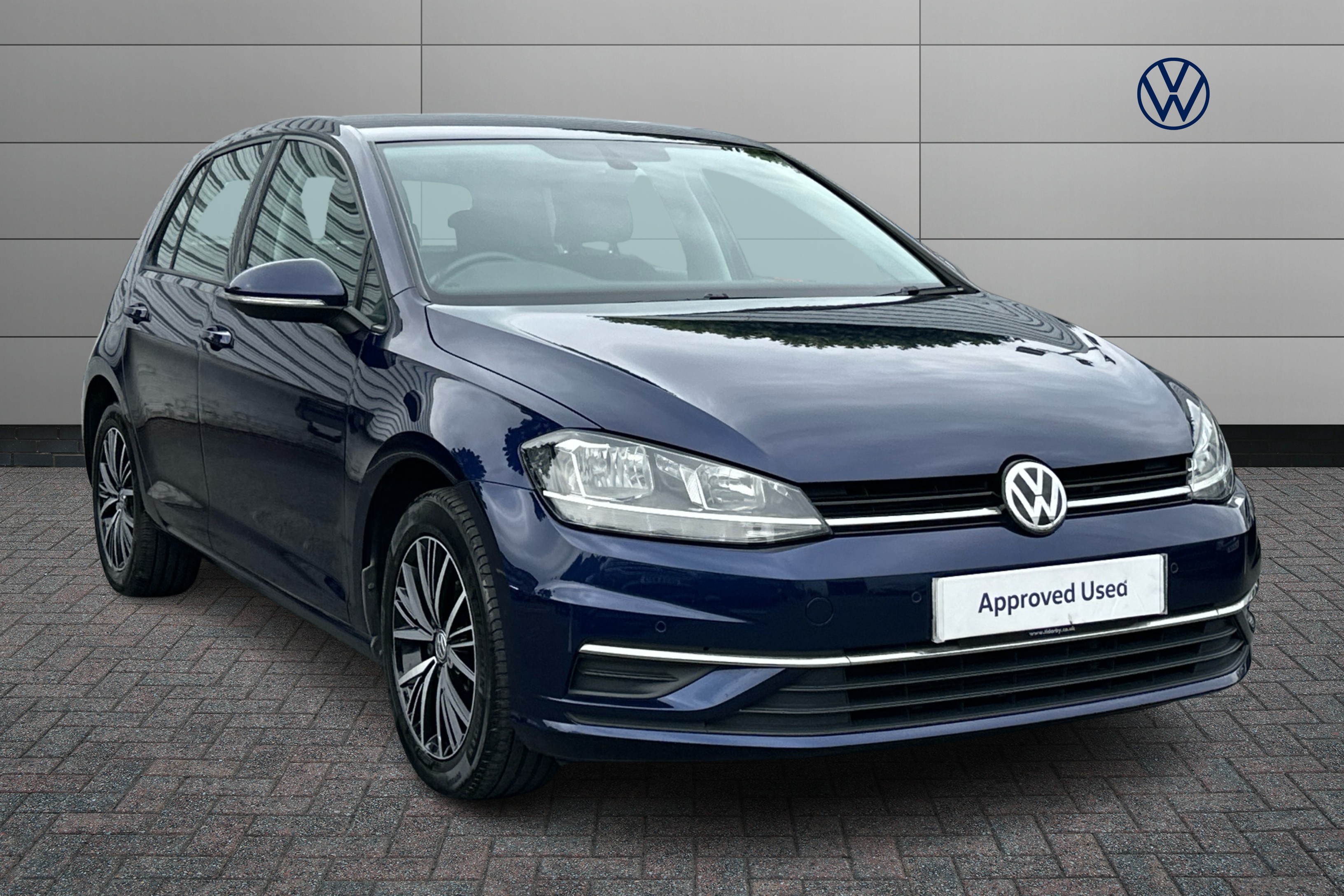 Main listing image - Volkswagen Golf