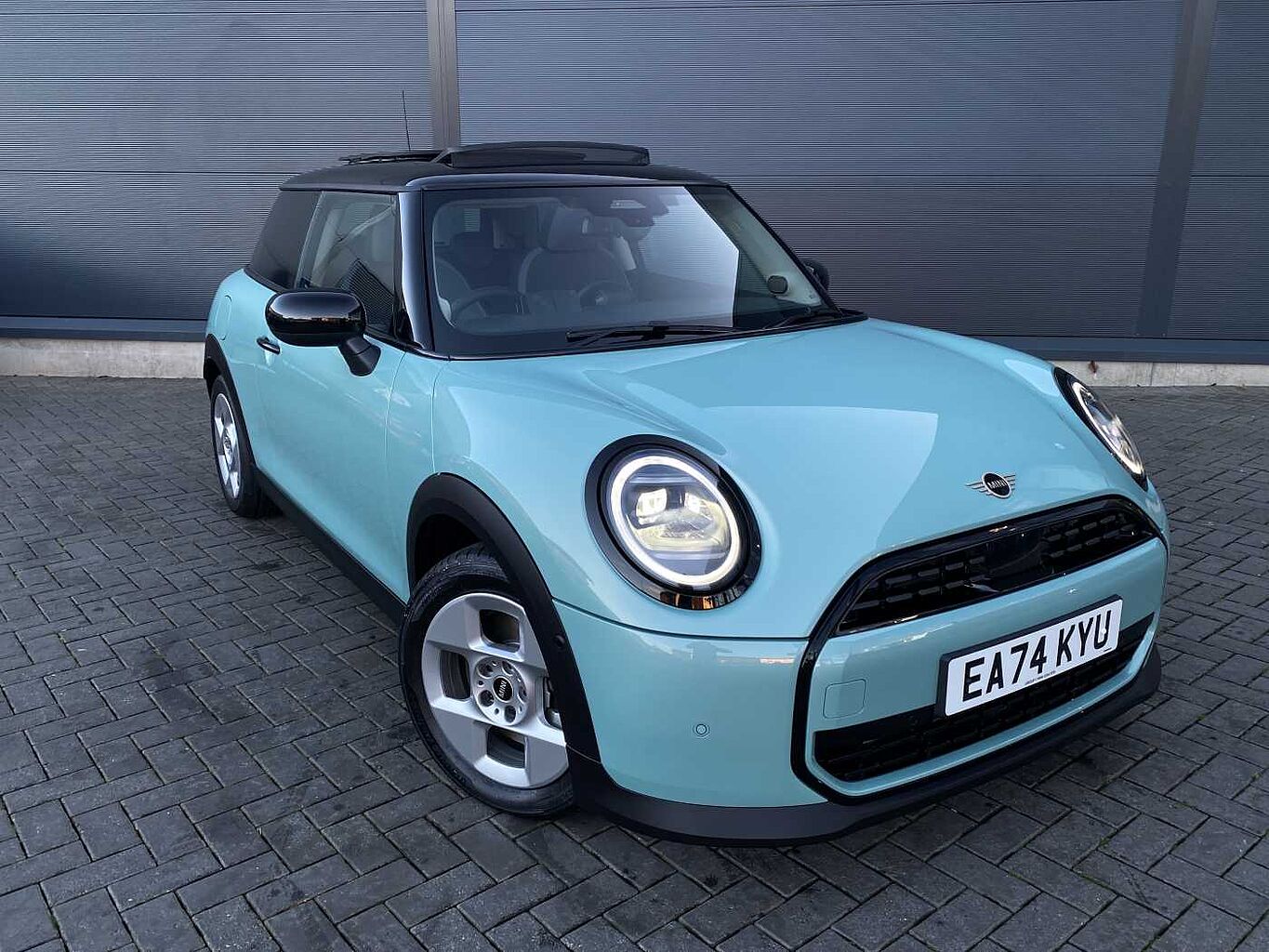 Main listing image - MINI Hatchback