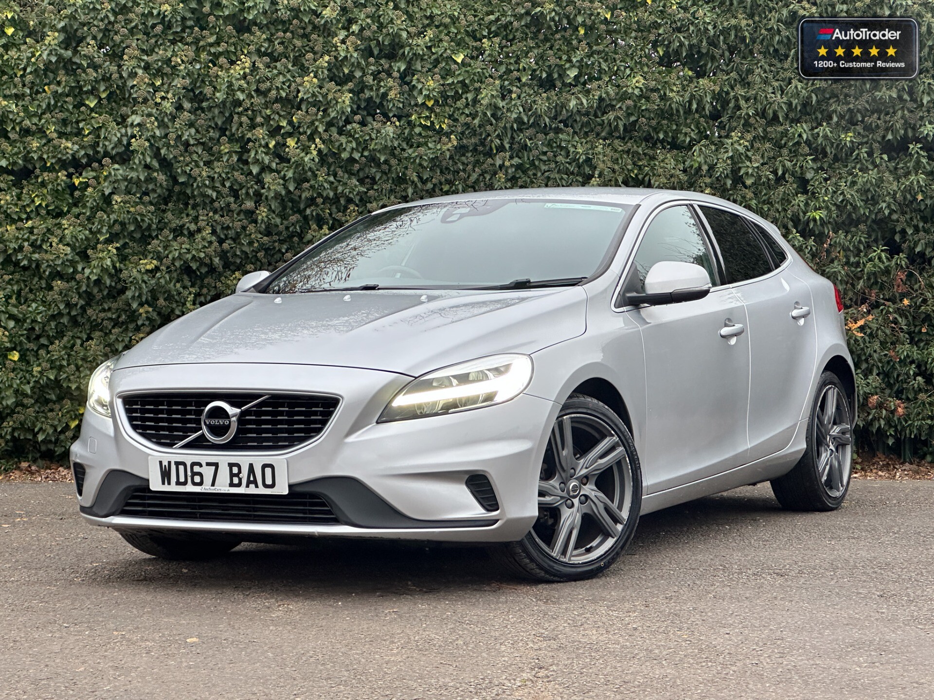 Main listing image - Volvo V40