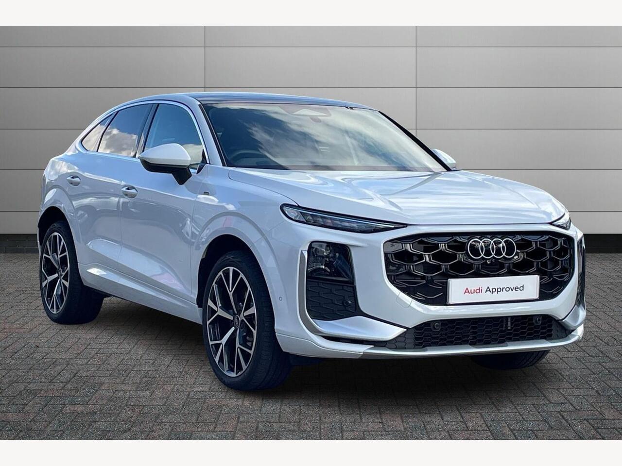 Main listing image - Audi Q3