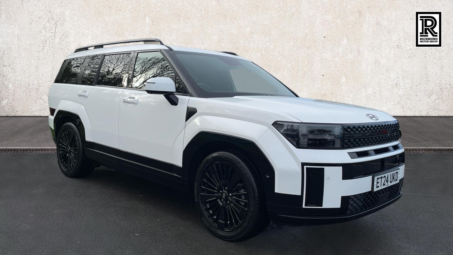 Main listing image - Hyundai Santa Fe