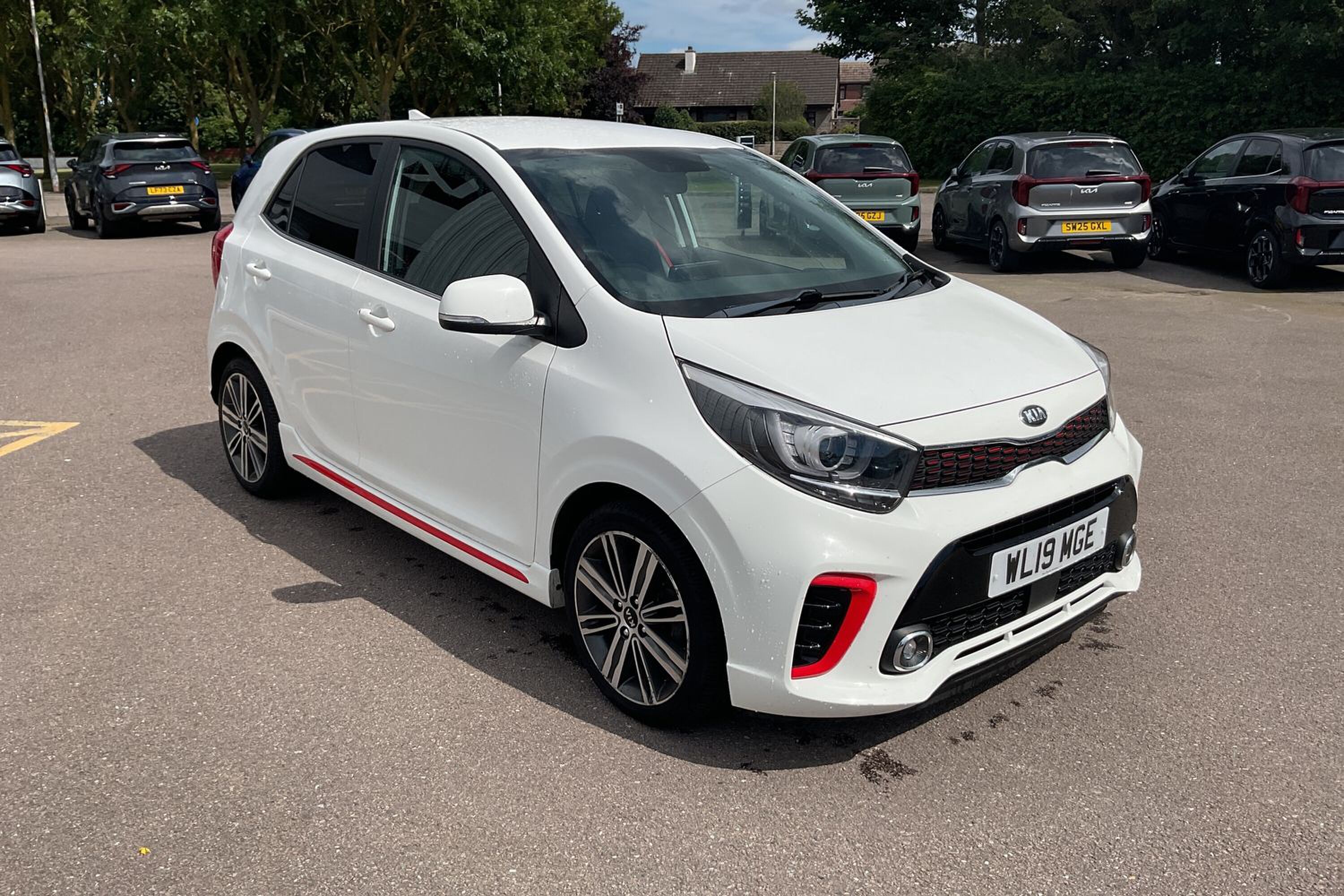 Main listing image - Kia Picanto