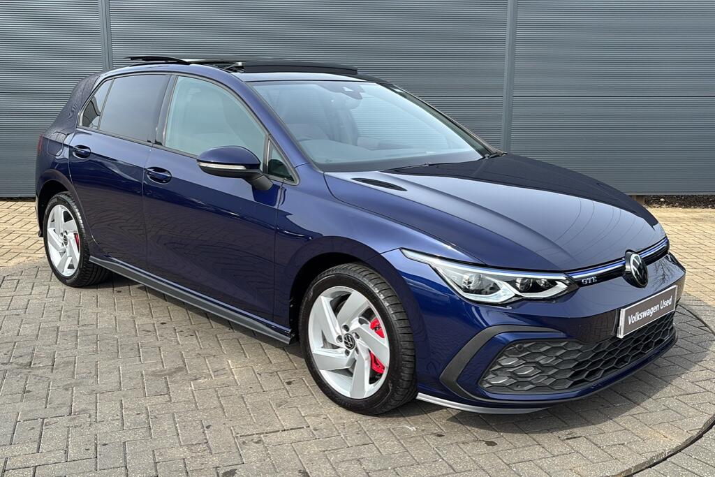 Main listing image - Volkswagen Golf GTE