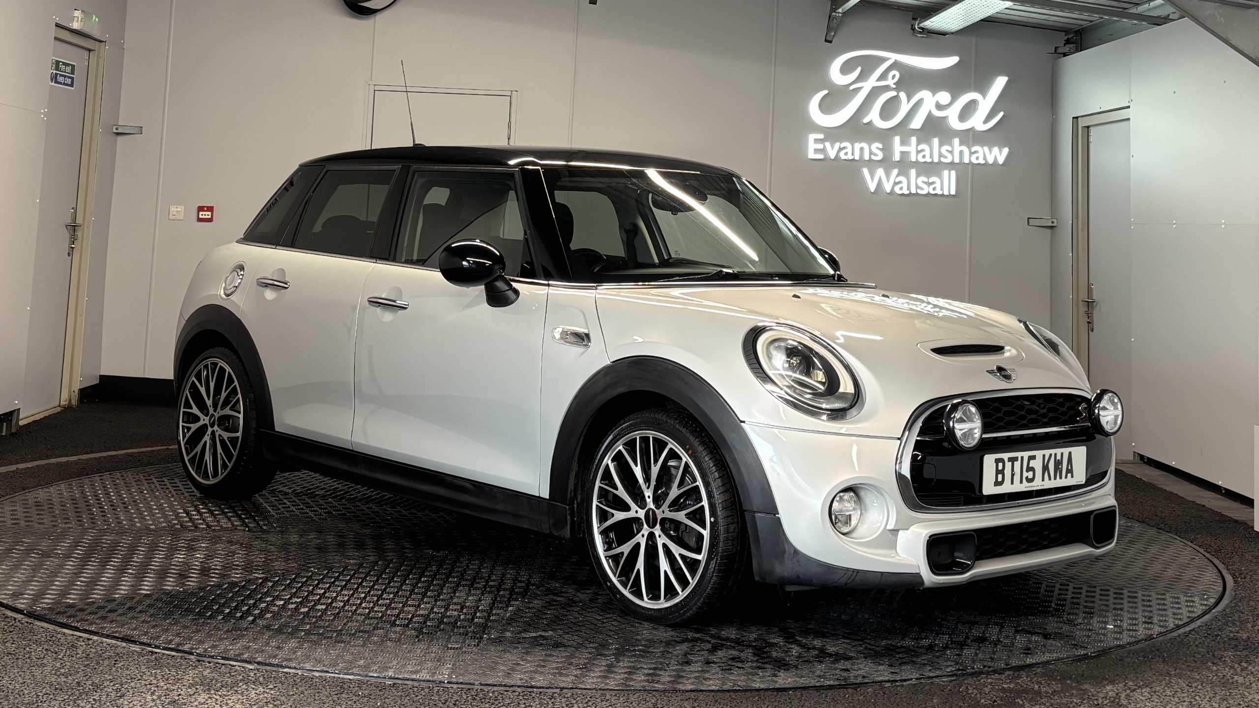 Main listing image - MINI Hatchback 5dr