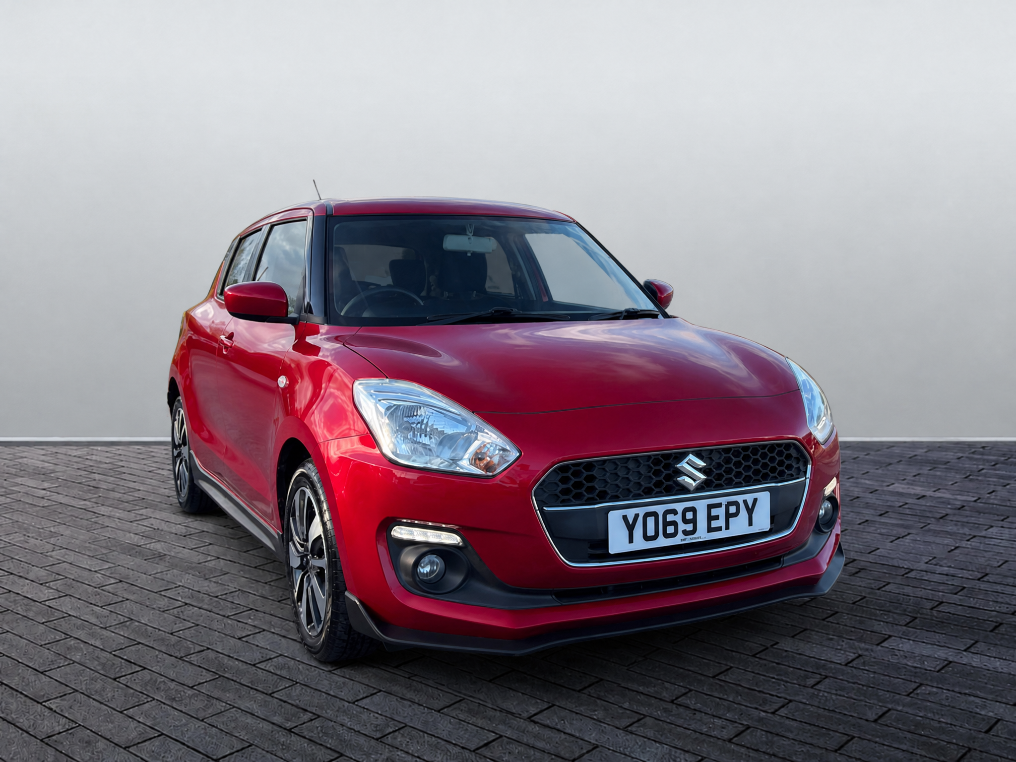 Main listing image - Suzuki Swift