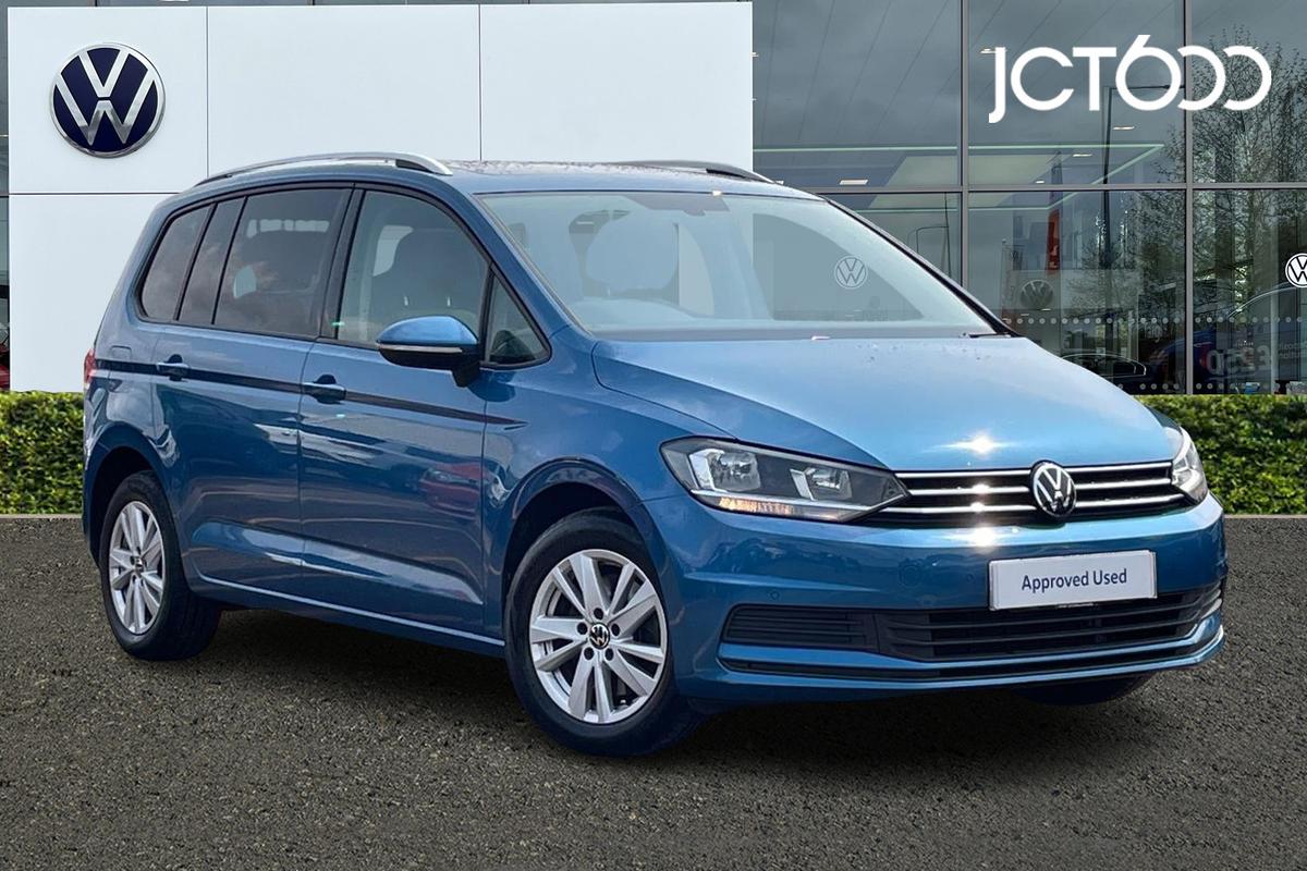 Main listing image - Volkswagen Touran