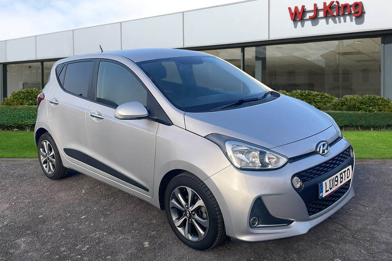 Main listing image - Hyundai i10