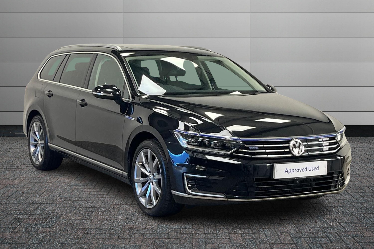 Main listing image - Volkswagen Passat GTE