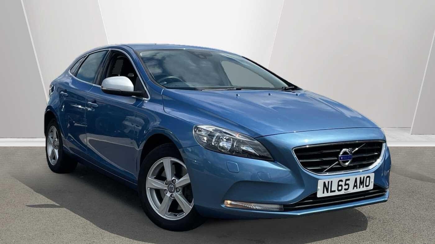 Main listing image - Volvo V40