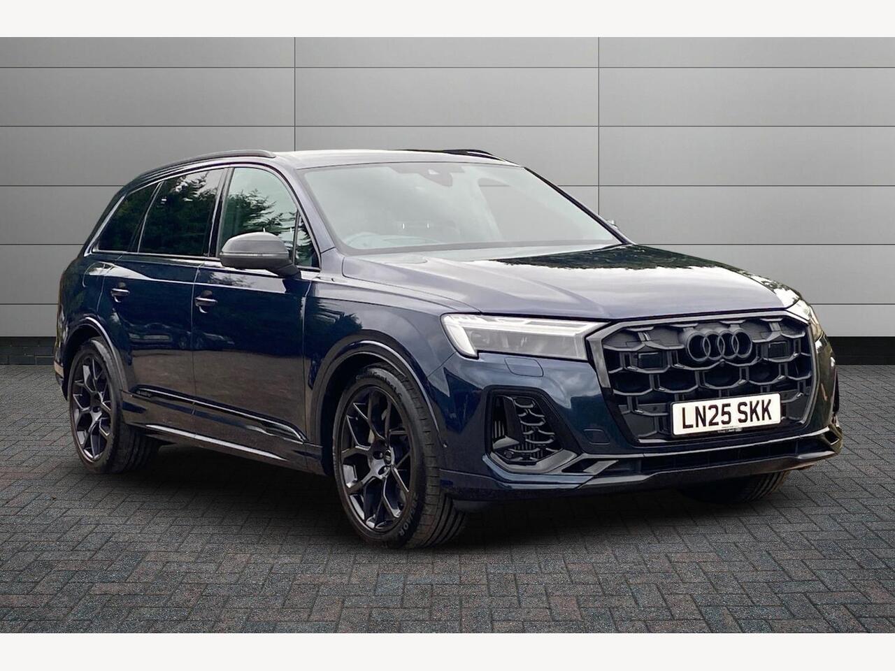Main listing image - Audi Q7