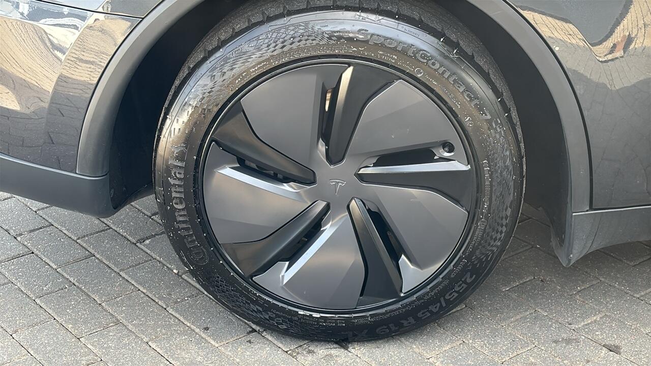 Main listing image - Tesla Model Y
