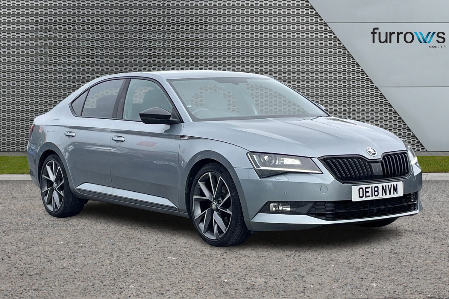 Main listing image - Skoda Superb