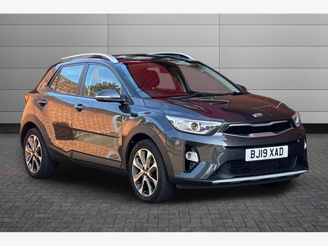 Main listing image - Kia Stonic