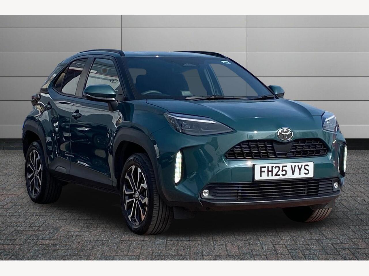 Main listing image - Toyota Yaris Cross