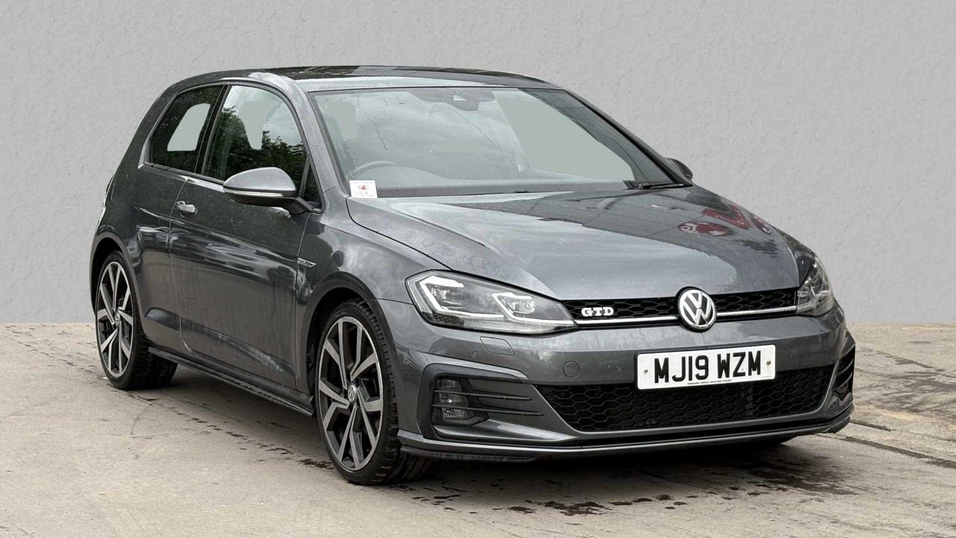Main listing image - Volkswagen Golf